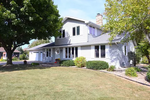 1407 Silver Ct, De Pere, WI 54115