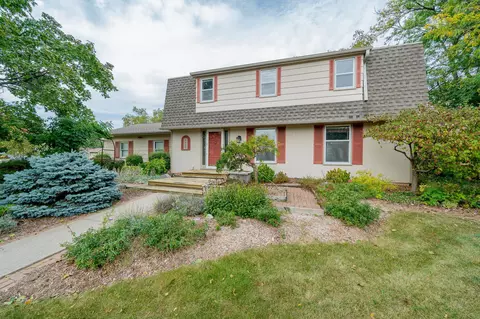 2420 E River Dr, Green Bay, WI 54301