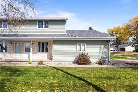 1612 E Capitol Dr, Appleton, WI 54911 photo 2