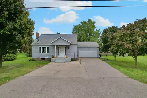 4140 N Shore Dr, Menominee, MI 49858