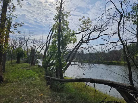 Fox River Drive, Berlin, WI 54923
