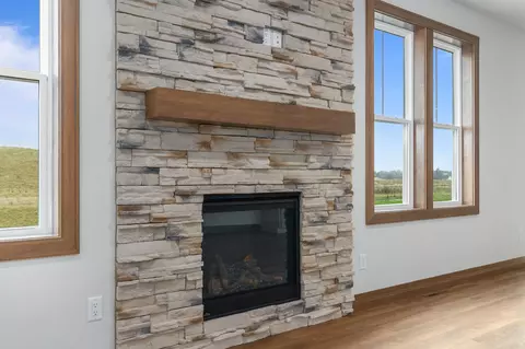 Living - 244 Spartan Dr, Appleton, WI 54913 photo 2 of 2