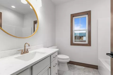 Bath - 244 Spartan Dr, Appleton, WI 54913 photo 4 of 5