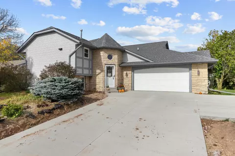 w6734 School Road, Greenville, WI 54942