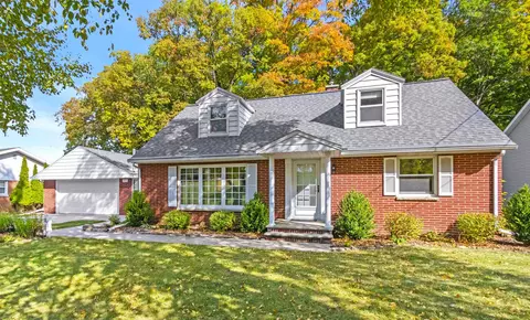 2201 Hillside Ln, Green Bay, WI 54302