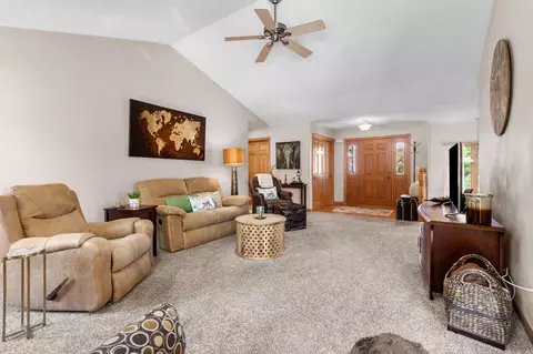 1868 Sunrise Ln, Appleton, WI 54913 photo 3