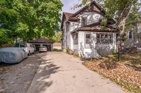 614 E Irving Ave, Oshkosh, WI 54901