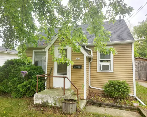 208 Allen Ave, Oshkosh, WI 54901