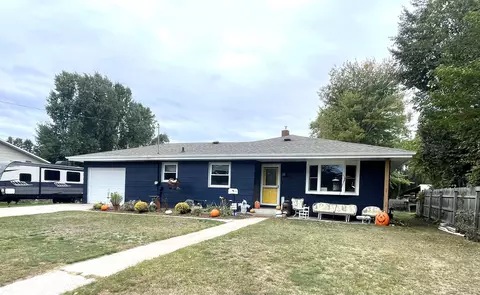 2021 9th St, Marinette, WI 54143