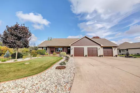 3001 Creekwood Dr, Green Bay, WI 54311