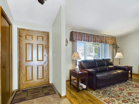 2245 W Roselawn Dr, Appleton, WI 54914 photo 2