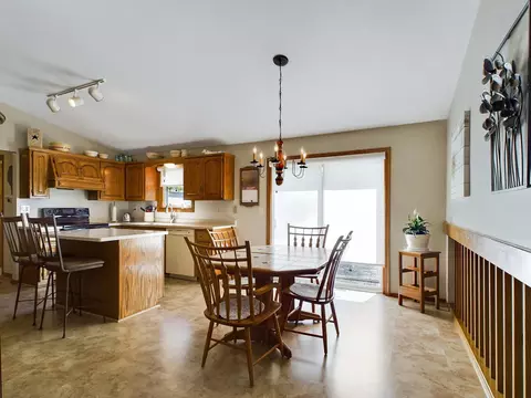 2245 W Roselawn Dr, Appleton, WI 54914 photo 4
