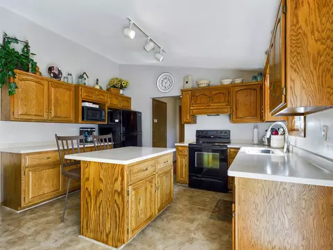 2245 W Roselawn Dr, Appleton, WI 54914 photo 5