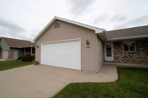 1584 Redwing Dr, Neenah, WI 54956