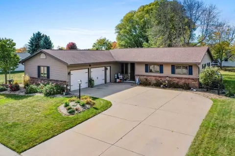 3001 Parkwood Dr, Kaukauna, WI 54130