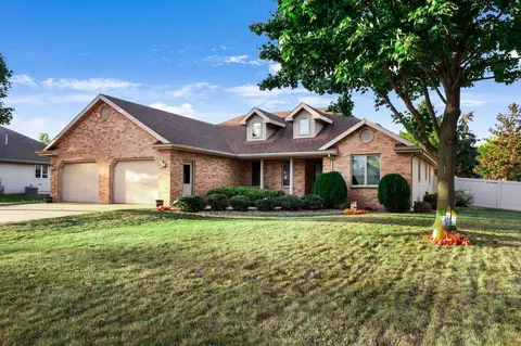 1066 Grassy Plains Dr, Neenah, WI 54956