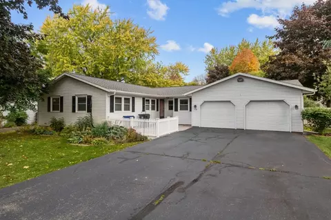 5132 Lakewind Dr, Butte Des Morts, WI 54927