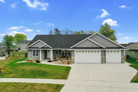 2567 E Scarlet Oak Cir, De Pere, WI 54115