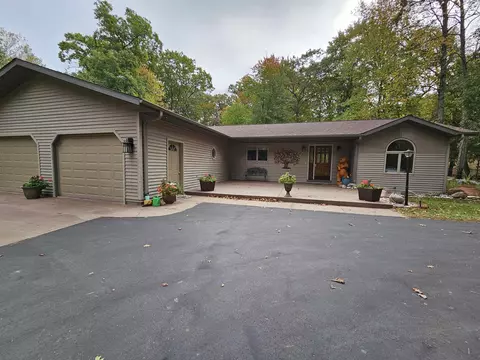 542 S Oakwood St, Hancock, WI 54943