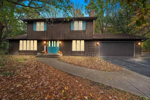 4350 Kiowa Trl, Hobart, WI 54313