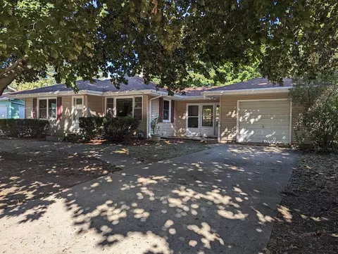 1026 Coolidge Ave, Oshkosh, WI 54902