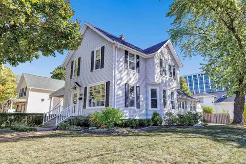 839 S Jackson St, Green Bay, WI 54301