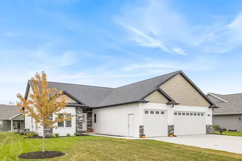 1943 Mimosa Ln, Neenah, WI 54956