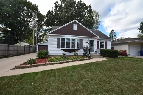 1061 Raleigh St, Green Bay, WI 54304