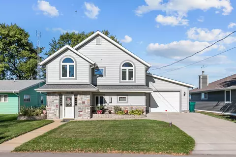 2975 Sunset Point Ln, Oshkosh, WI 54904