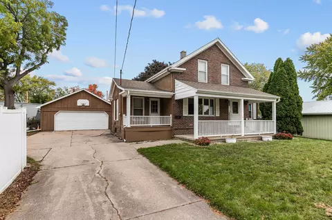 708 6th St, Menasha, WI 54952