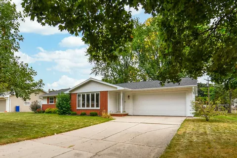 2157 Dorothy Ln, Green Bay, WI 54304