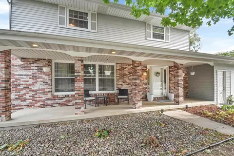 824 Woodside Dr, Seymour, WI 54165