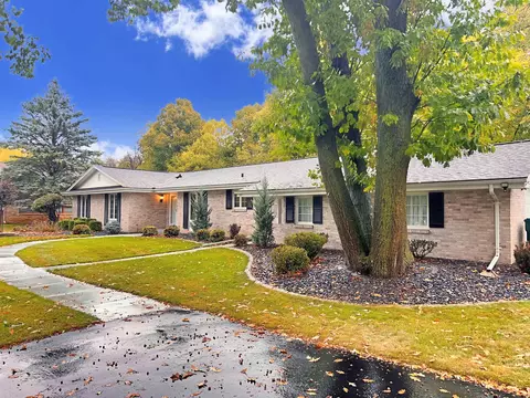 27 Meadowbrook Ct, Appleton, WI 54914