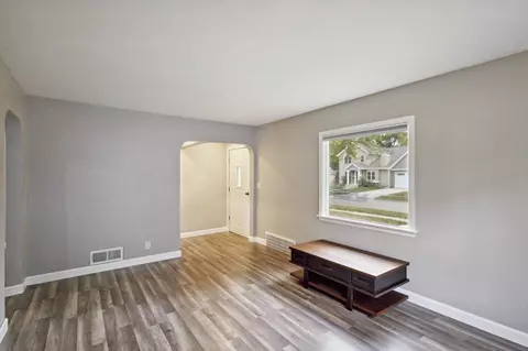 713 E Harrison St, Appleton, WI 54915 photo 4