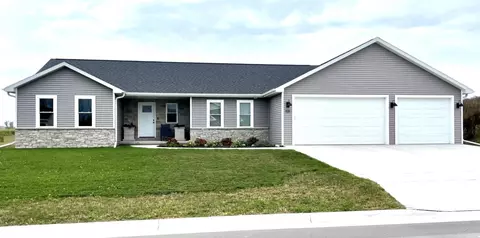 1131 W Thorn Creek Dr, Hilbert, WI 54129
