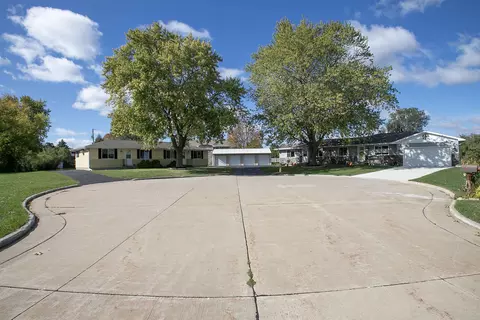 3850 Parkview Ct, Oshkosh, WI 54901