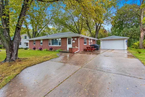 602 N Adams St, De Pere, WI 54115