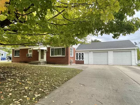 1819 Grace St, De Pere, WI 54115