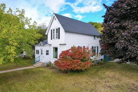 1506 10th Ave, Menominee, MI 49858