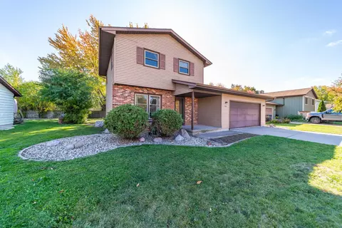 114 Alexander Dr, Neenah, WI 54956