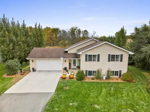 608 Riverview Ct, Fremont, WI 54940