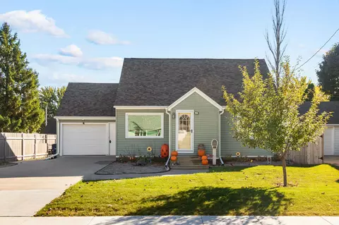 129 Elm St, Combined Locks, WI 54113