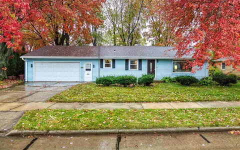 317 E 19th St, Kaukauna, WI 54130