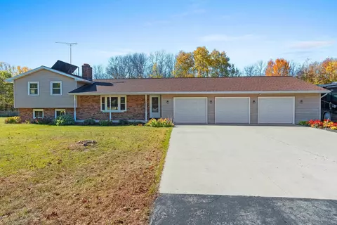 1929 Sylvan Dr, Green Bay, WI 54313