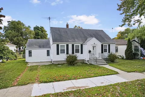 1909 15th Ave, Menominee, MI 49858