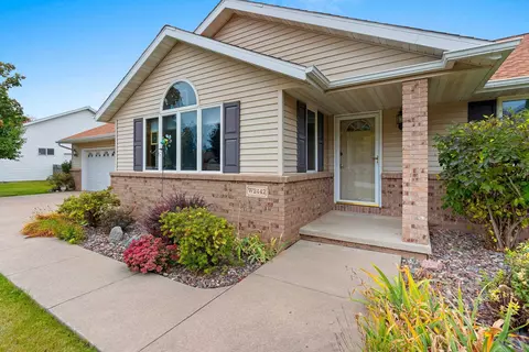 w2442 Greenspire Way, Appleton, WI 54915 photo 2