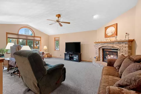 w2442 Greenspire Way, Appleton, WI 54915 photo 5