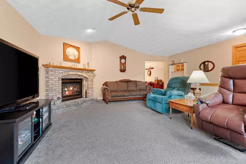 w2442 Greenspire Way, Appleton, WI 54915 photo 3