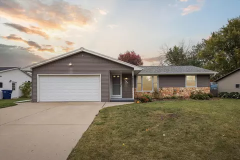 1249 Suburban Dr, De Pere, WI 54115