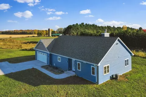 8031 State Rd 76, Neenah, WI 54956